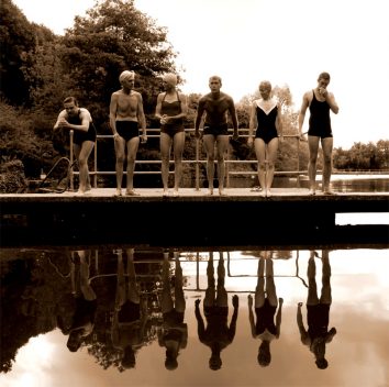 Swimmer line up © Ruth Corney